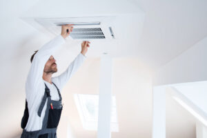 Installation einer Klimaanlage durch Fachmann
